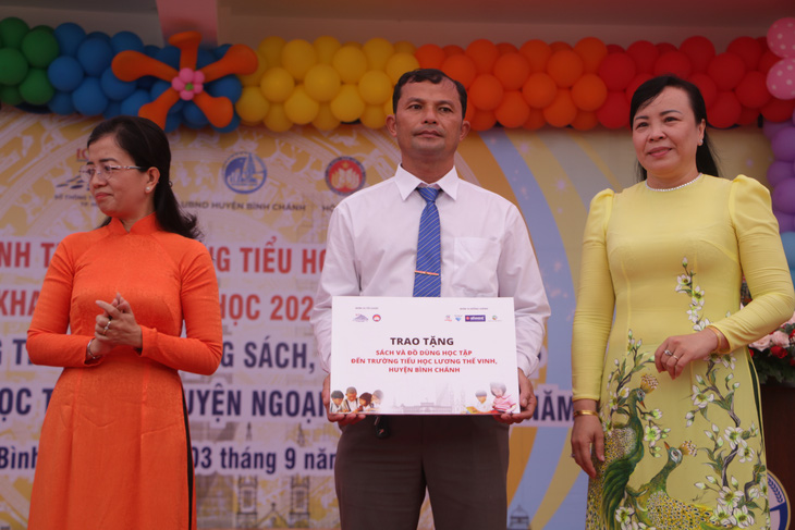 Đưa sách đến ngoại thành, đến với Trường tiểu học Lê Quý Đôn